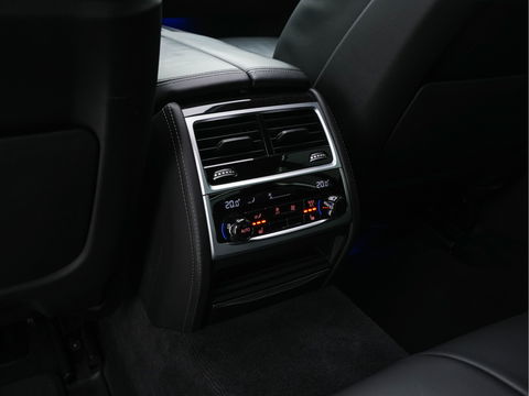 BMW 7 Serie 730d xDrive High Executive M-Sportpack Aut. *PANO | NAPPA-FULL-LEATHER | HARMAN/KARDON-SURROUND | SOFT-CLOSE | HEAD-UP | ADAPT.CRUISE | FULL-LED | MEMORY-PACK | SURROUND-VIEW | DIGI-COCKPIT | BLIS | DAB+ | AMBIENT-LIGHT | 20''ALU*