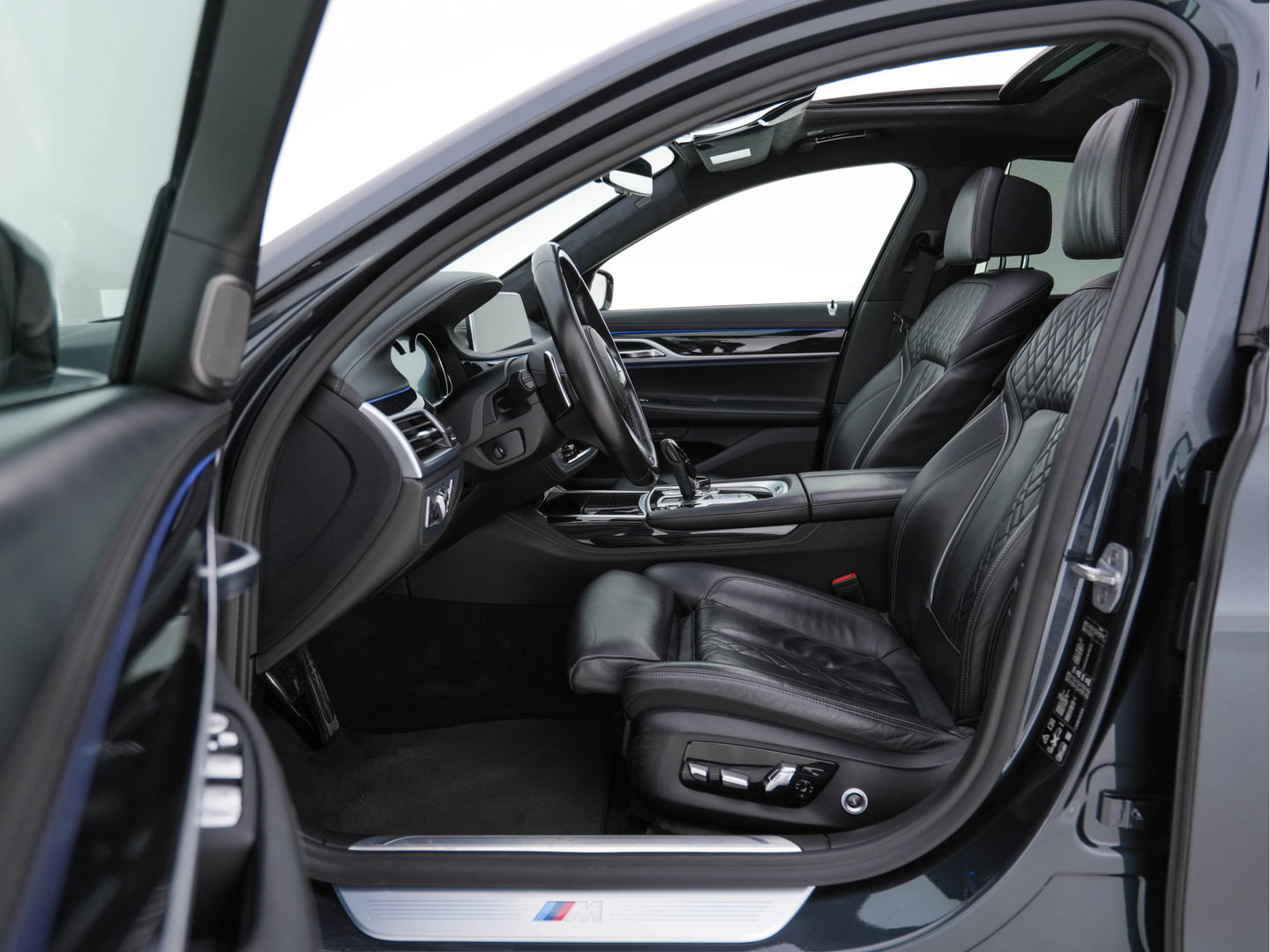 BMW 7 Serie 730d xDrive High Executive M-Sportpack Aut. *PANO | NAPPA-FULL-LEATHER | HARMAN/KARDON-SURROUND | SOFT-CLOSE | HEAD-UP | ADAPT.CRUISE | FULL-LED | MEMORY-PACK | SURROUND-VIEW | DIGI-COCKPIT | BLIS | DAB+ | AMBIENT-LIGHT | 20''ALU*