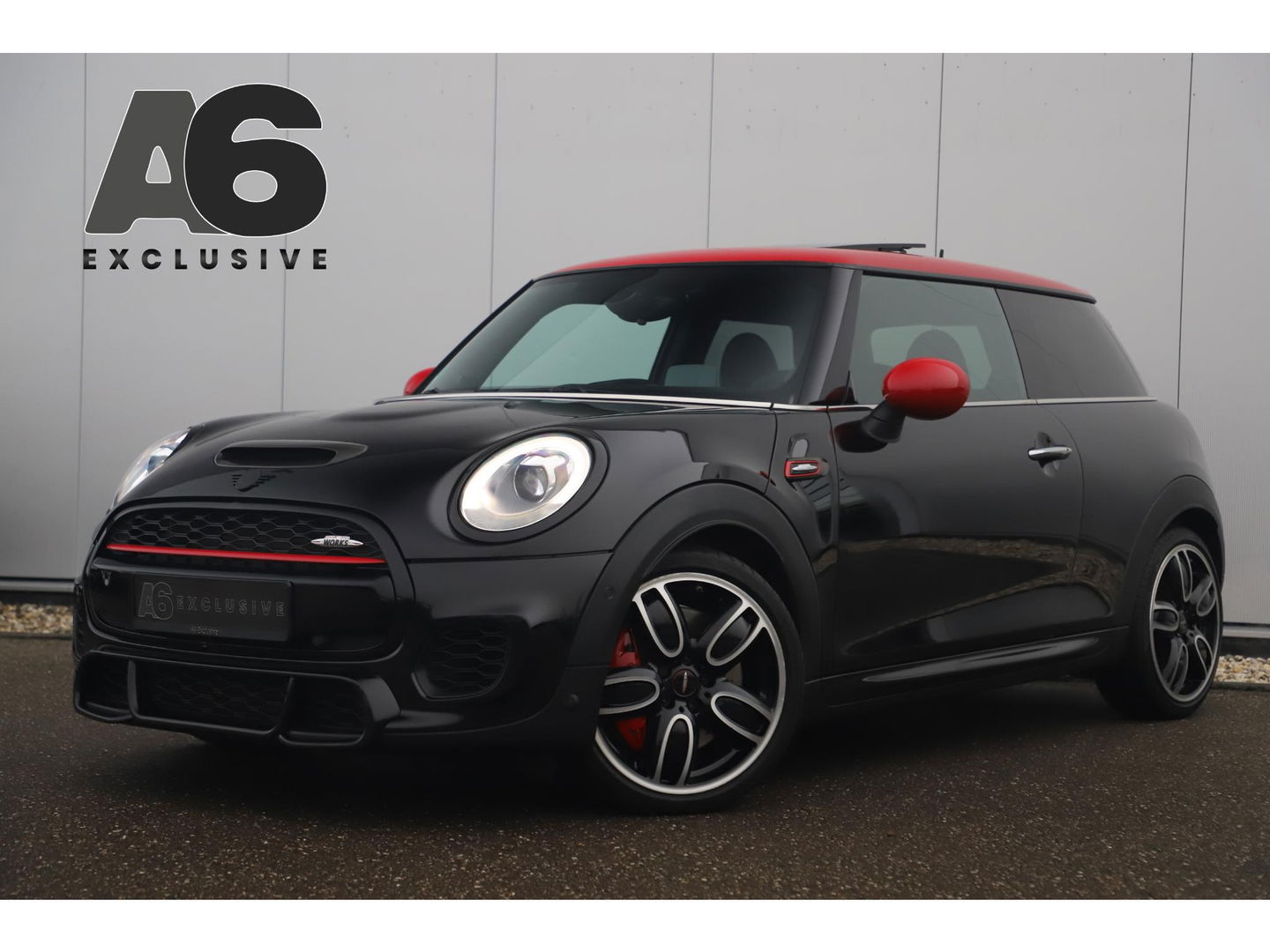 MINI Mini 2.0 John Cooper Works Chili 286PK Automaat Panoramadak Keyless Navigatie Camera Sportstoelen Draadloos Carplay Klep Uitlaat Downpipe Eventuri Intake Head Up Display Stoelverwarming