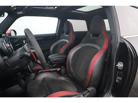 MINI Mini 2.0 John Cooper Works Chili 286PK Automaat Panoramadak Keyless Navigatie Camera Sportstoelen Draadloos Carplay Klep Uitlaat Downpipe Eventuri Intake Head Up Display Stoelverwarming