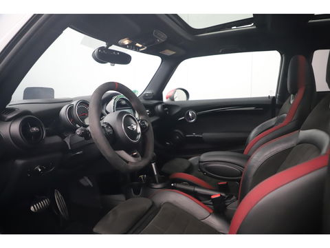 MINI Mini 2.0 John Cooper Works Chili 286PK Automaat Panoramadak Keyless Navigatie Camera Sportstoelen Draadloos Carplay Klep Uitlaat Downpipe Eventuri Intake Head Up Display Stoelverwarming