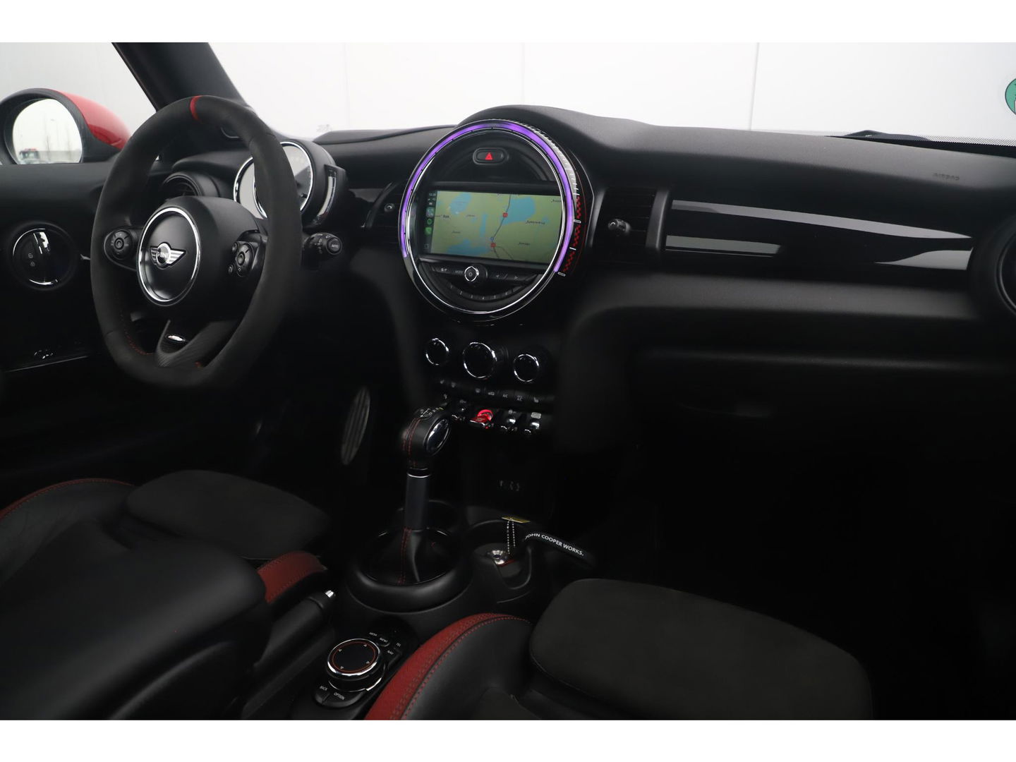 MINI Mini 2.0 John Cooper Works Chili 286PK Automaat Panoramadak Keyless Navigatie Camera Sportstoelen Draadloos Carplay Klep Uitlaat Downpipe Eventuri Intake Head Up Display Stoelverwarming