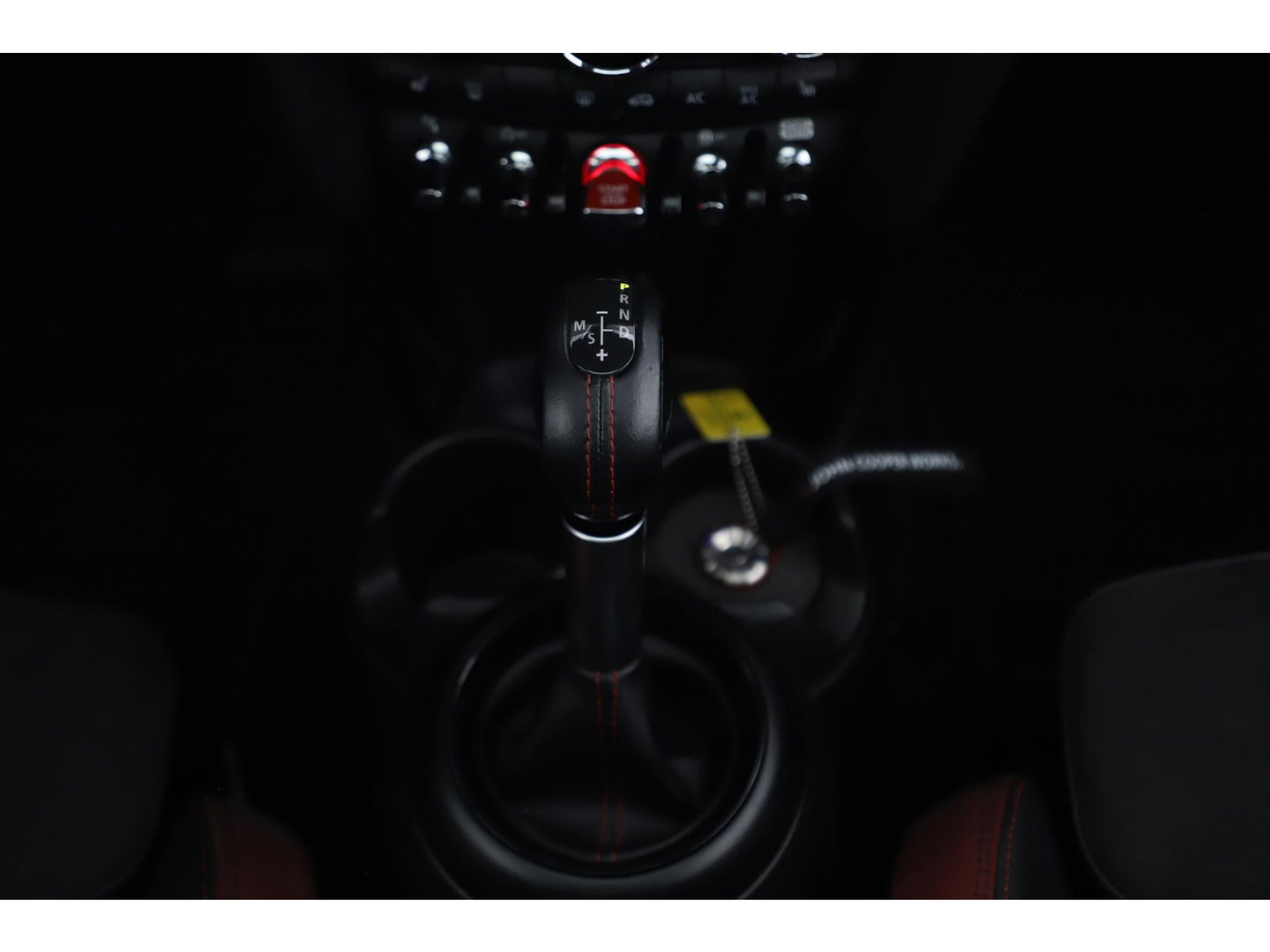 MINI Mini 2.0 John Cooper Works Chili 286PK Automaat Panoramadak Keyless Navigatie Camera Sportstoelen Draadloos Carplay Klep Uitlaat Downpipe Eventuri Intake Head Up Display Stoelverwarming