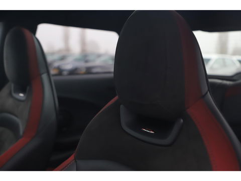 MINI Mini 2.0 John Cooper Works Chili 286PK Automaat Panoramadak Keyless Navigatie Camera Sportstoelen Draadloos Carplay Klep Uitlaat Downpipe Eventuri Intake Head Up Display Stoelverwarming