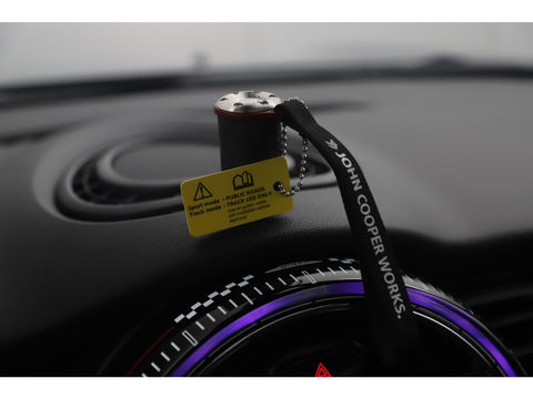 MINI Mini 2.0 John Cooper Works Chili 286PK Automaat Panoramadak Keyless Navigatie Camera Sportstoelen Draadloos Carplay Klep Uitlaat Downpipe Eventuri Intake Head Up Display Stoelverwarming