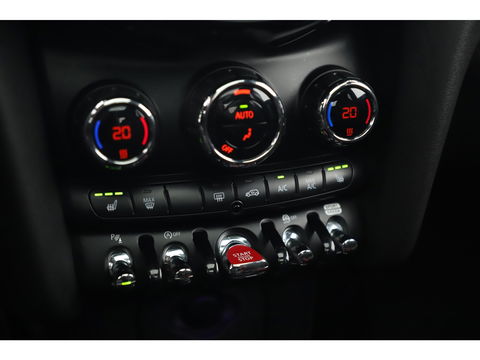 MINI Mini 2.0 John Cooper Works Chili 286PK Automaat Panoramadak Keyless Navigatie Camera Sportstoelen Draadloos Carplay Klep Uitlaat Downpipe Eventuri Intake Head Up Display Stoelverwarming