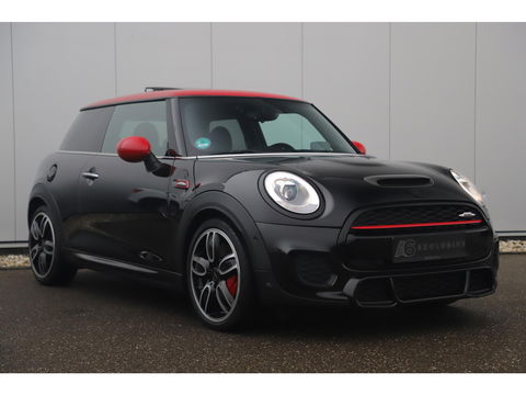 MINI Mini 2.0 John Cooper Works Chili 286PK Automaat Panoramadak Keyless Navigatie Camera Sportstoelen Draadloos Carplay Klep Uitlaat Downpipe Eventuri Intake Head Up Display Stoelverwarming