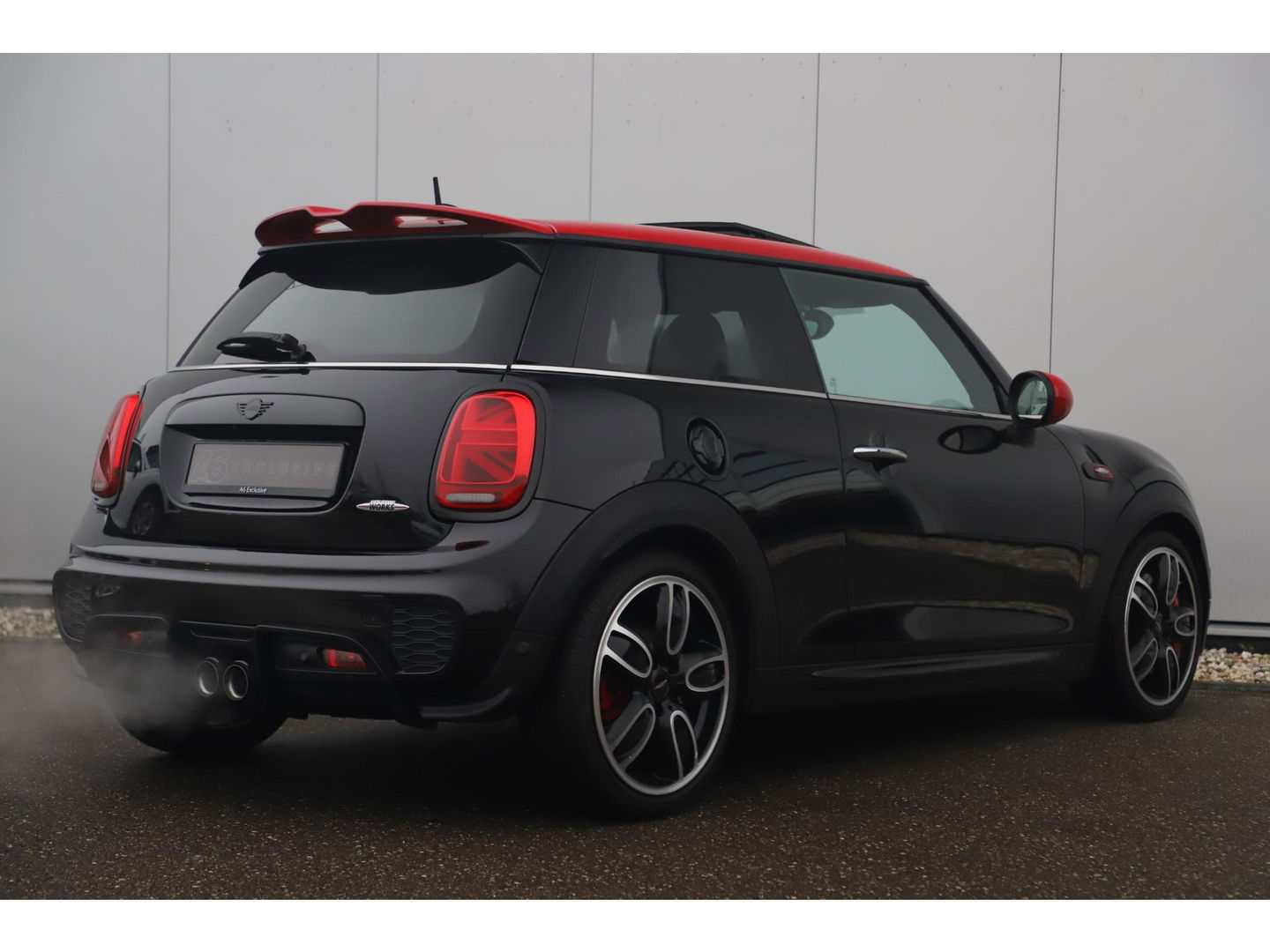 MINI Mini 2.0 John Cooper Works Chili 286PK Automaat Panoramadak Keyless Navigatie Camera Sportstoelen Draadloos Carplay Klep Uitlaat Downpipe Eventuri Intake Head Up Display Stoelverwarming