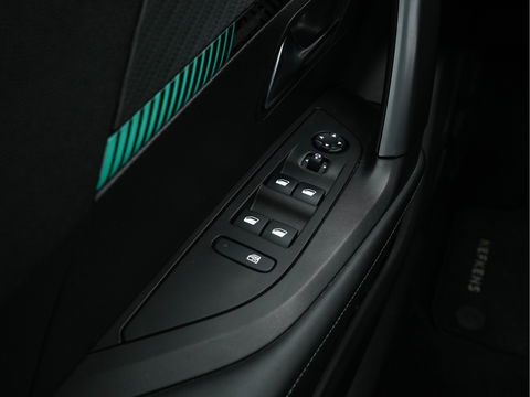 Peugeot e-2008 EV Blue Lease Allure 50 kWh [ 3-Fase ] (INCL-BTW) Aut. *DIGI-COCKPIT | ADAPT.CRUISE | FULL-LED | 1/2-LEATHER| KEYLESS | CAMERA | NAVI-FULLMAP | LANE-ASSIST | ECC | PDC | DAB + | SPORT-SEATS | 17''ALU*