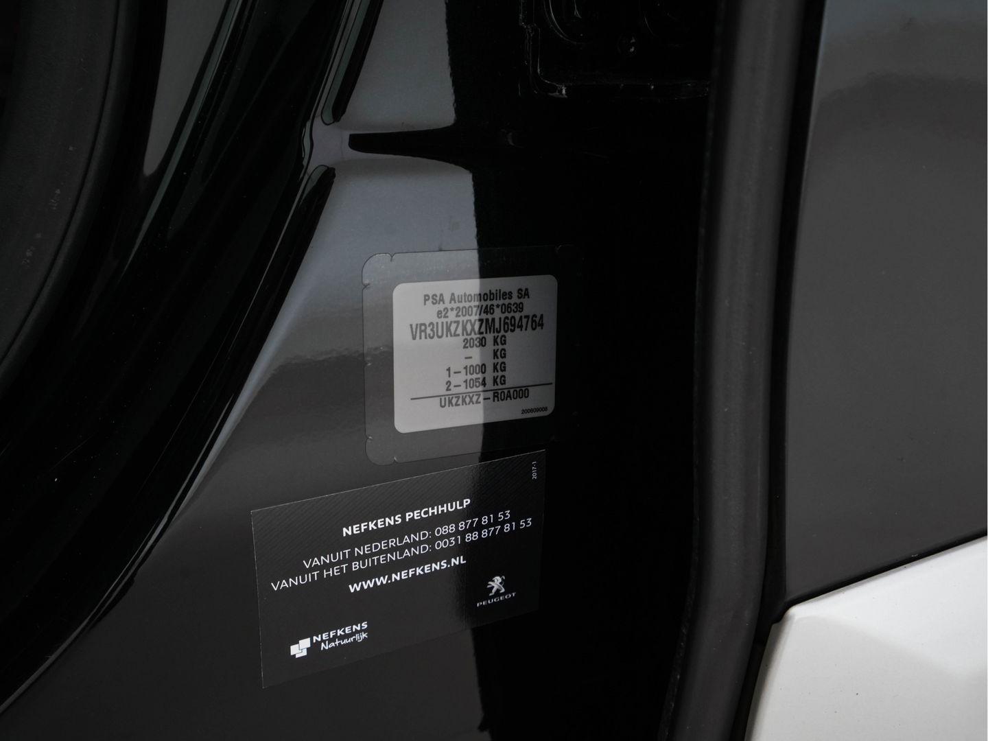 Peugeot e-2008 EV Blue Lease Allure 50 kWh [ 3-Fase ] (INCL-BTW) Aut. *DIGI-COCKPIT | ADAPT.CRUISE | FULL-LED | 1/2-LEATHER| KEYLESS | CAMERA | NAVI-FULLMAP | LANE-ASSIST | ECC | PDC | DAB + | SPORT-SEATS | 17''ALU*