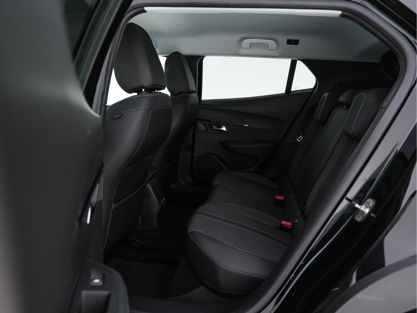 Peugeot e-2008 EV Blue Lease Allure 50 kWh [ 3-Fase ] (INCL-BTW) Aut. *DIGI-COCKPIT | ADAPT.CRUISE | FULL-LED | 1/2-LEATHER| KEYLESS | CAMERA | NAVI-FULLMAP | LANE-ASSIST | ECC | PDC | DAB + | SPORT-SEATS | 17''ALU*