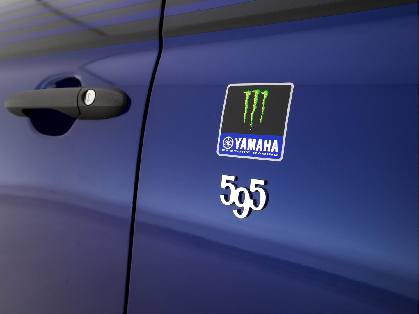 Abarth 500 C 1.4 T-Jet Yamaha Factory Racing Edition Monster [ 1 of 2000 ] *! POCKET-ROCKET ! | NAVI-FULLMAP | XENON | APP.CONNECT | SPORT-EXHAUST | DAB | SPORT-SEATS | 17"ALU*