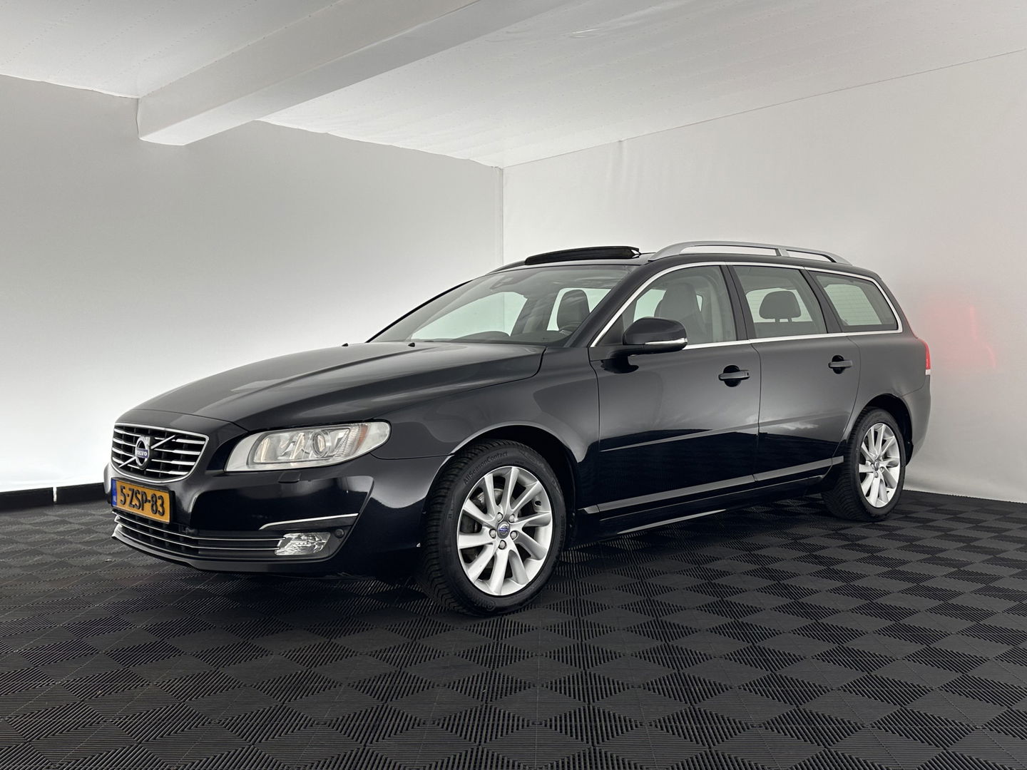 Volvo V70 2.0 D4 Nordic+ Luxury-Line Aut. *PANO | FULL-LEATHER | BI-XENON | NAVI-FULLMAP | MEMORY-PACK | ECC | HEATED-SEATS | PDC | CRUISE | TOWBAR | COMFORT-SEATS | 17''ALU*