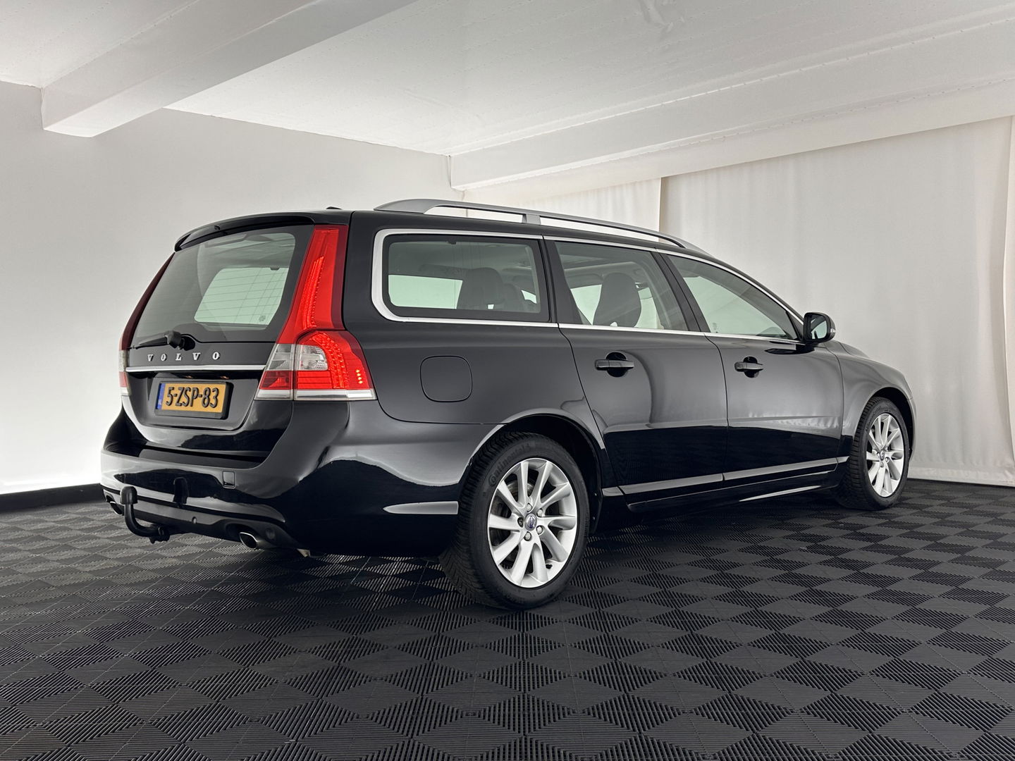 Volvo V70 2.0 D4 Nordic+ Luxury-Line Aut. *PANO | FULL-LEATHER | BI-XENON | NAVI-FULLMAP | MEMORY-PACK | ECC | HEATED-SEATS | PDC | CRUISE | TOWBAR | COMFORT-SEATS | 17''ALU*