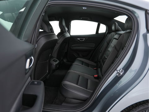 Volvo S60 2.0 B3 R-Design-Sport-Pack Aut.*LEATHER-MICROFIBRE | FULL-LED | DIGI-COCKPIT | BLIND-SPOT | CAMERA | NAVI-FULLMAP | MEMORY-PACK | LANE-ASSIST | TOWBAR | CRUISE | BLIS | APP.CONNECT | SPORT-SEATS | 18''ALU*