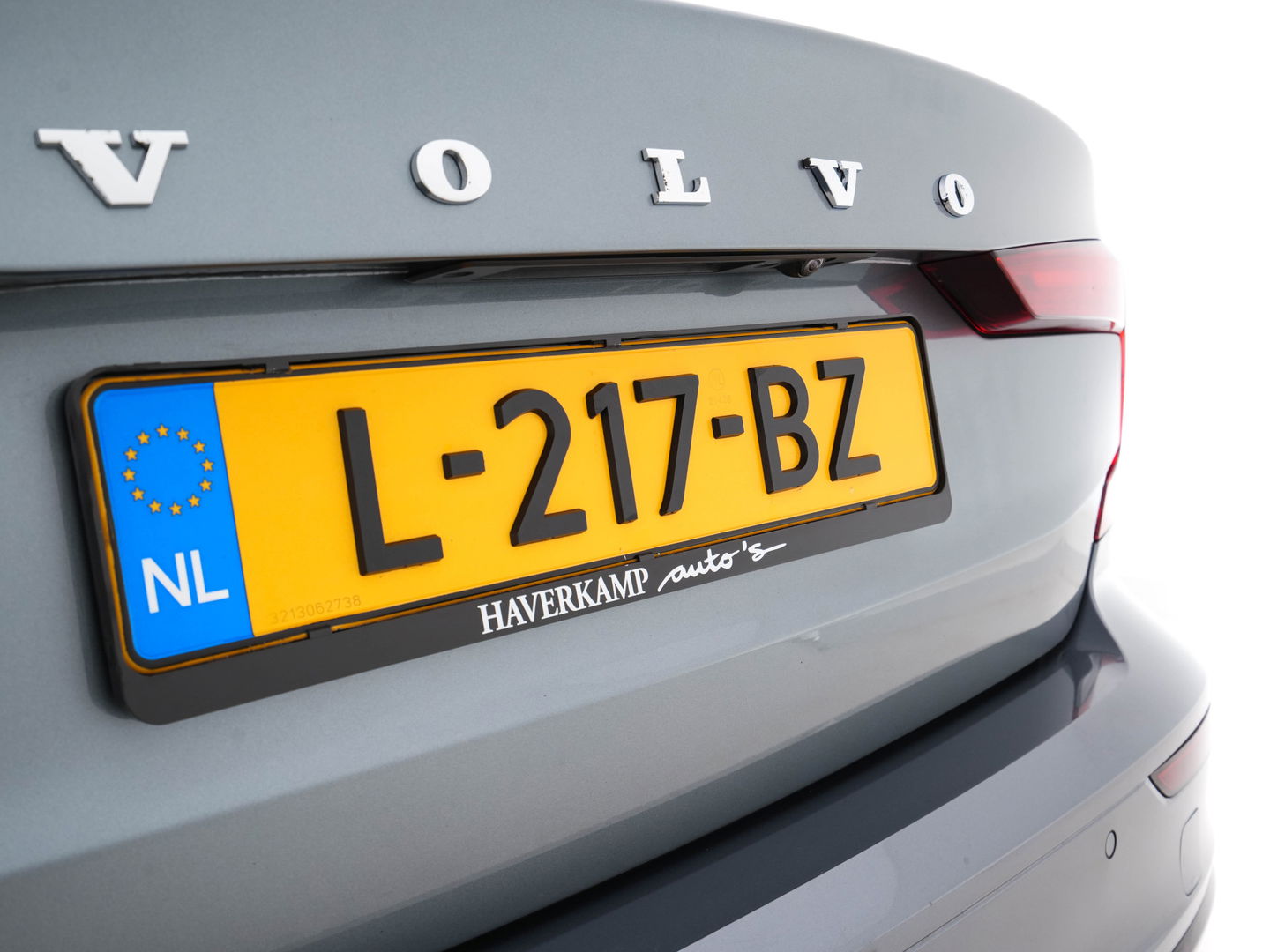 Volvo S60 2.0 B3 R-Design-Sport-Pack Aut.*LEATHER-MICROFIBRE | FULL-LED | DIGI-COCKPIT | BLIND-SPOT | CAMERA | NAVI-FULLMAP | MEMORY-PACK | LANE-ASSIST | TOWBAR | CRUISE | BLIS | APP.CONNECT | SPORT-SEATS | 18''ALU*