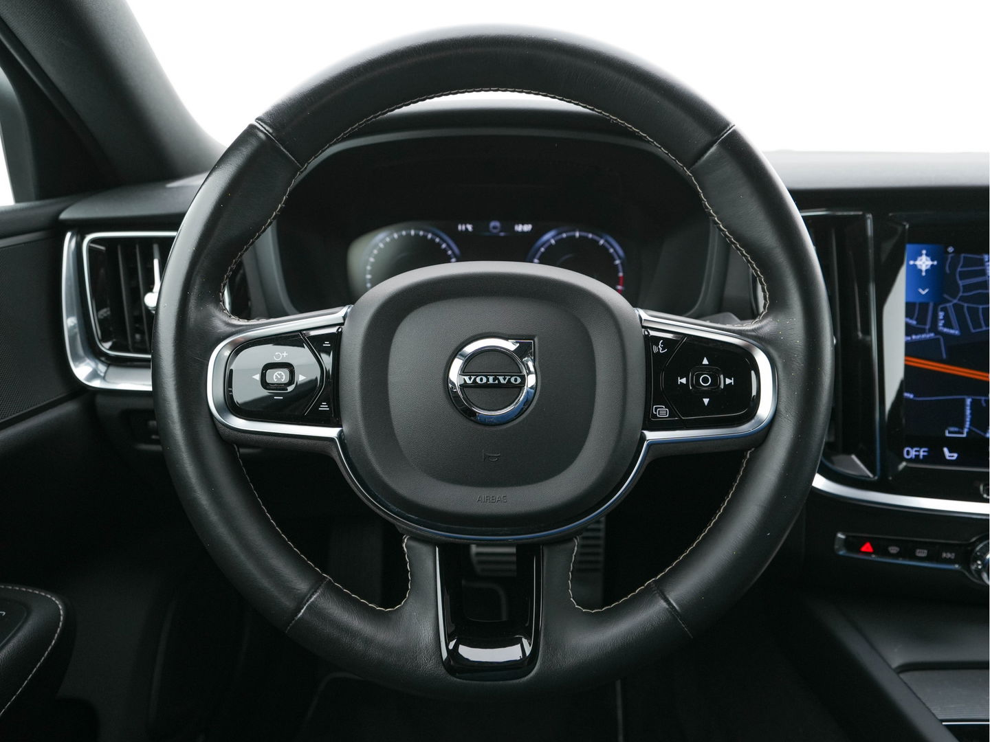 Volvo S60 2.0 B3 R-Design-Sport-Pack Aut.*LEATHER-MICROFIBRE | FULL-LED | DIGI-COCKPIT | BLIND-SPOT | CAMERA | NAVI-FULLMAP | MEMORY-PACK | LANE-ASSIST | TOWBAR | CRUISE | BLIS | APP.CONNECT | SPORT-SEATS | 18''ALU*