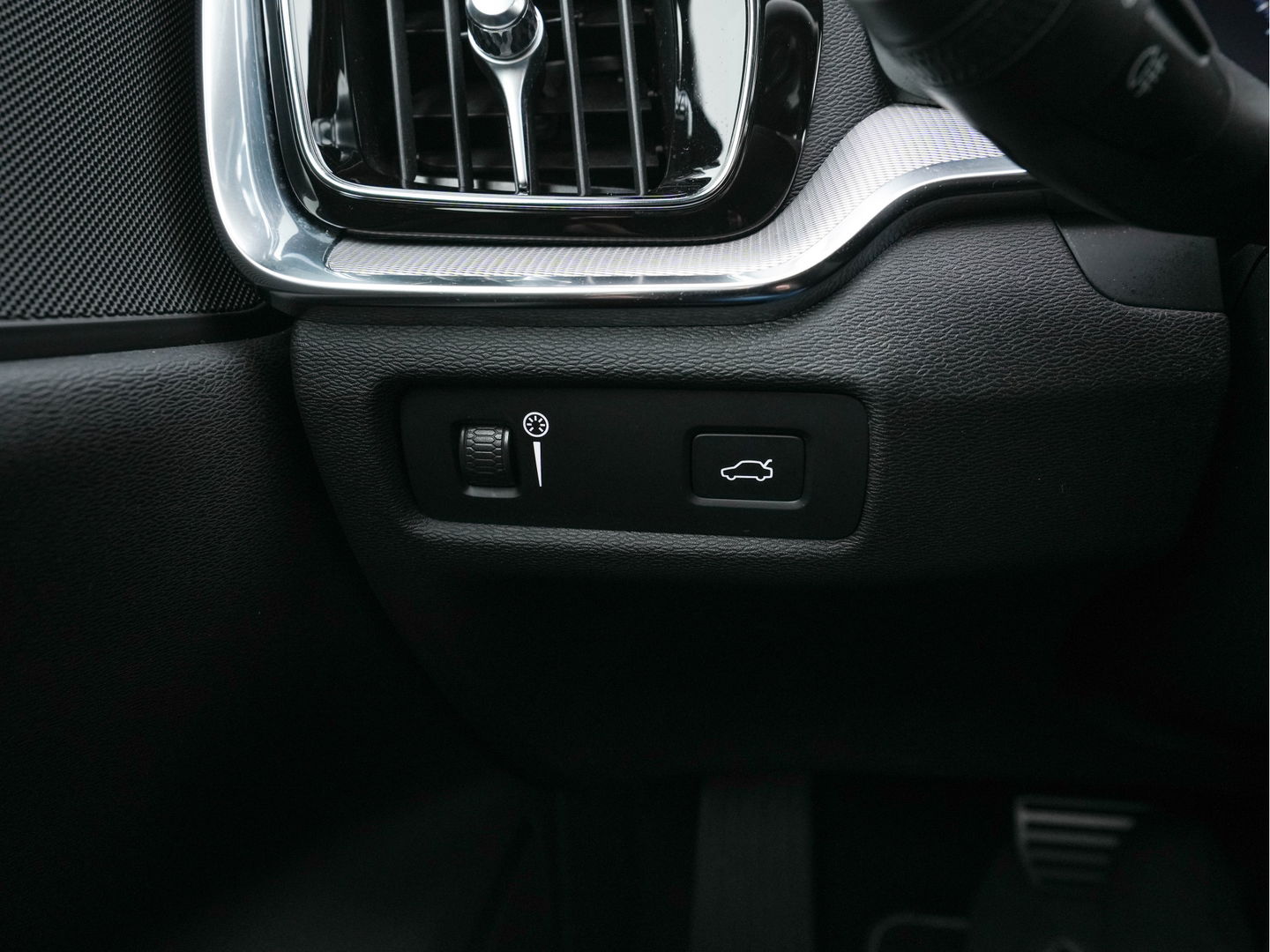 Volvo S60 2.0 B3 R-Design-Sport-Pack Aut.*LEATHER-MICROFIBRE | FULL-LED | DIGI-COCKPIT | BLIND-SPOT | CAMERA | NAVI-FULLMAP | MEMORY-PACK | LANE-ASSIST | TOWBAR | CRUISE | BLIS | APP.CONNECT | SPORT-SEATS | 18''ALU*