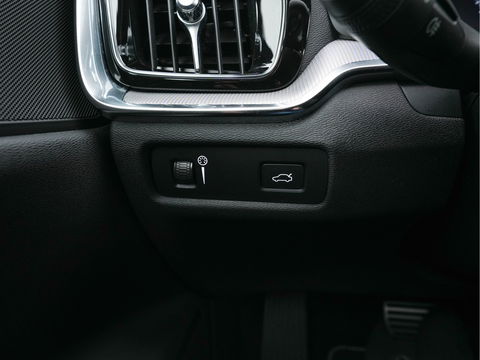 Volvo S60 2.0 B3 R-Design-Sport-Pack Aut.*LEATHER-MICROFIBRE | FULL-LED | DIGI-COCKPIT | BLIND-SPOT | CAMERA | NAVI-FULLMAP | MEMORY-PACK | LANE-ASSIST | TOWBAR | CRUISE | BLIS | APP.CONNECT | SPORT-SEATS | 18''ALU*