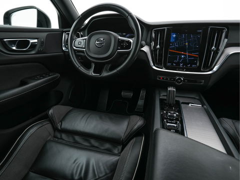 Volvo S60 2.0 B3 R-Design-Sport-Pack Aut.*LEATHER-MICROFIBRE | FULL-LED | DIGI-COCKPIT | BLIND-SPOT | CAMERA | NAVI-FULLMAP | MEMORY-PACK | LANE-ASSIST | TOWBAR | CRUISE | BLIS | APP.CONNECT | SPORT-SEATS | 18''ALU*