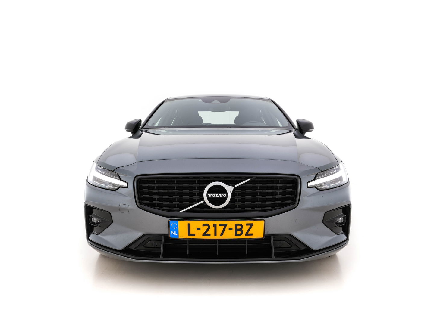 Volvo S60 2.0 B3 R-Design-Sport-Pack Aut.*LEATHER-MICROFIBRE | FULL-LED | DIGI-COCKPIT | BLIND-SPOT | CAMERA | NAVI-FULLMAP | MEMORY-PACK | LANE-ASSIST | TOWBAR | CRUISE | BLIS | APP.CONNECT | SPORT-SEATS | 18''ALU*