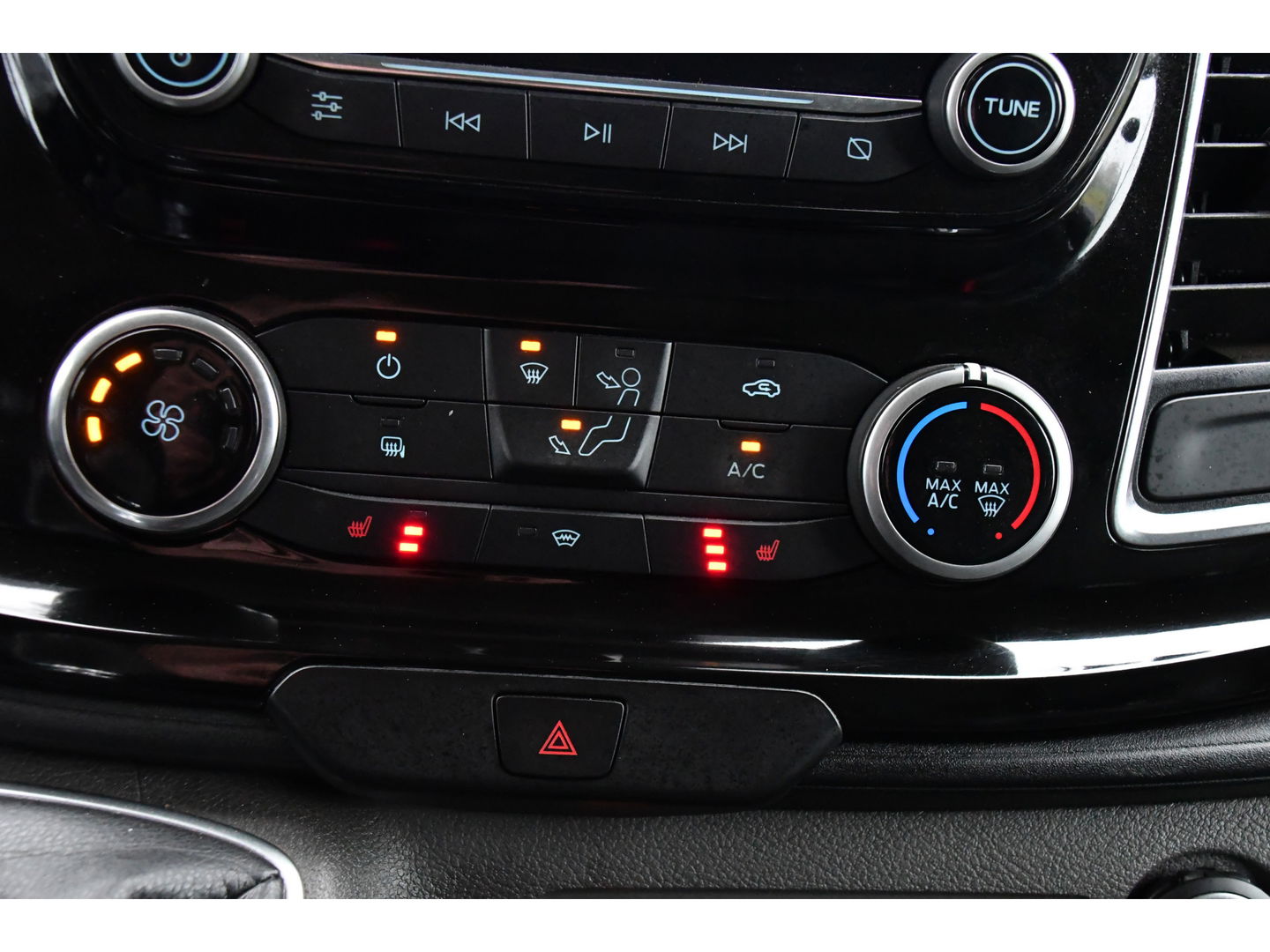 Ford Transit Custom 310 2.0 TDCI L2H1 Sport Cruise, Carplay, 170PK, Multimedia, Sensoren, Stoelverwarming, UNIEK!
