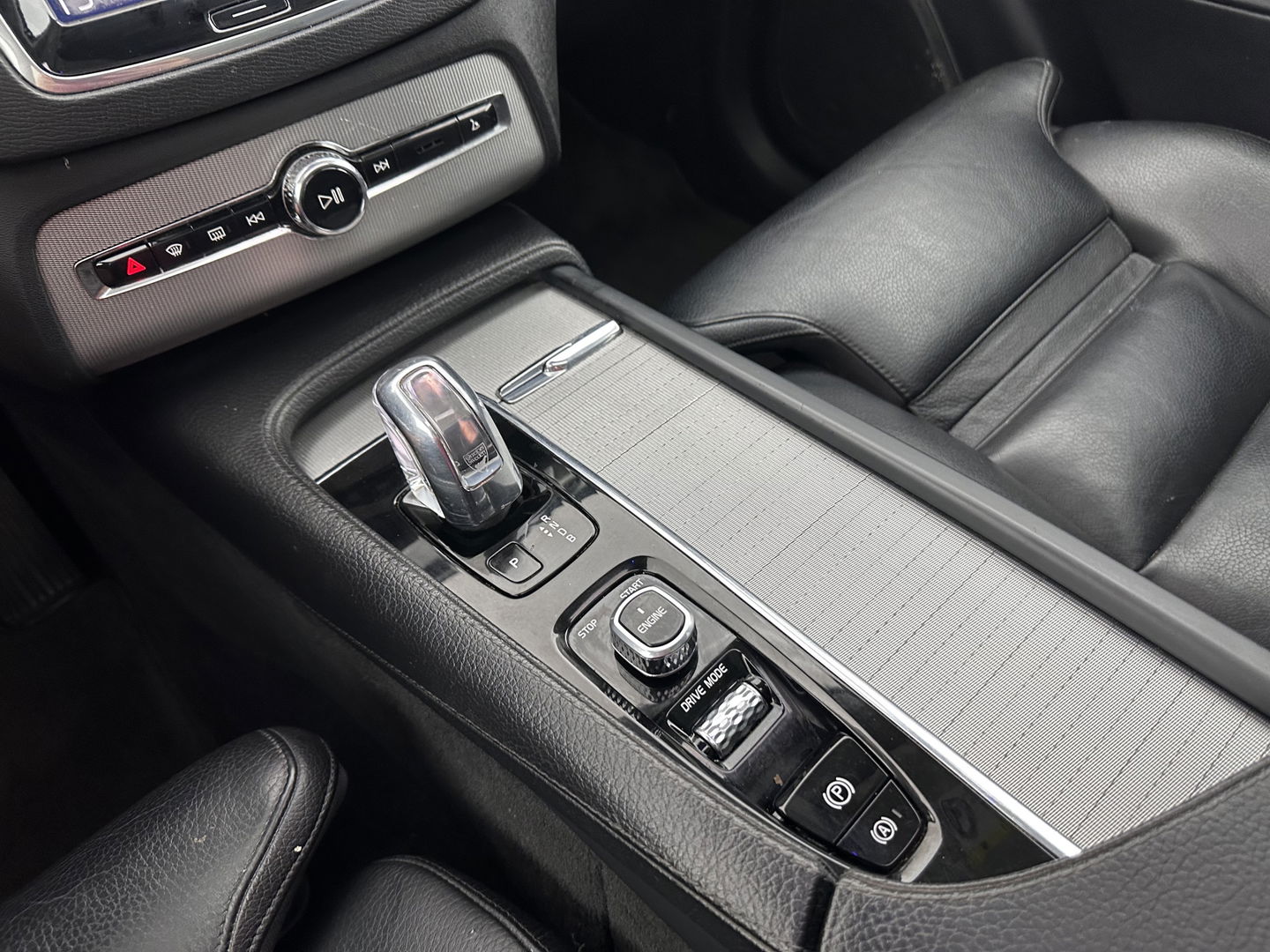 Volvo XC90 2.0 T8 Twin Engine AWD Inscription 7-Pers.#ONBOARD CHARGER DEFECT # Aut. (INCL.BTW) *PANO | NAPPA-VOLLEDER | FULL-LED | MEMORY-PACK | KEYLESS | DAB | NAVI-FULLMAP | CAMERA | VIRTUAL-COCKPIT | COMFORT-SEATS | 22"ALU*