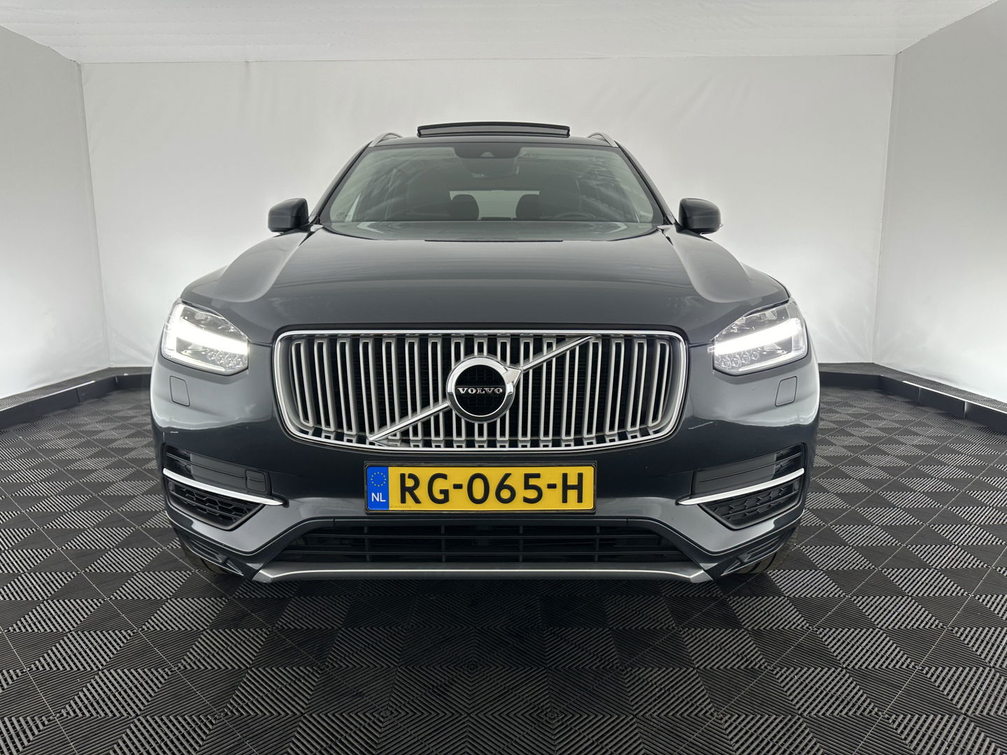 Volvo XC90 2.0 T8 Twin Engine AWD Inscription 7-Pers.#ONBOARD CHARGER DEFECT # Aut. (INCL.BTW) *PANO | NAPPA-VOLLEDER | FULL-LED | MEMORY-PACK | KEYLESS | DAB | NAVI-FULLMAP | CAMERA | VIRTUAL-COCKPIT | COMFORT-SEATS | 22"ALU*
