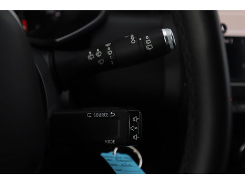 Renault Clio 1.0 TCe Zen 100PK Navigatie Airco Cruise Lane Assist LED Carplay Bluetooth
