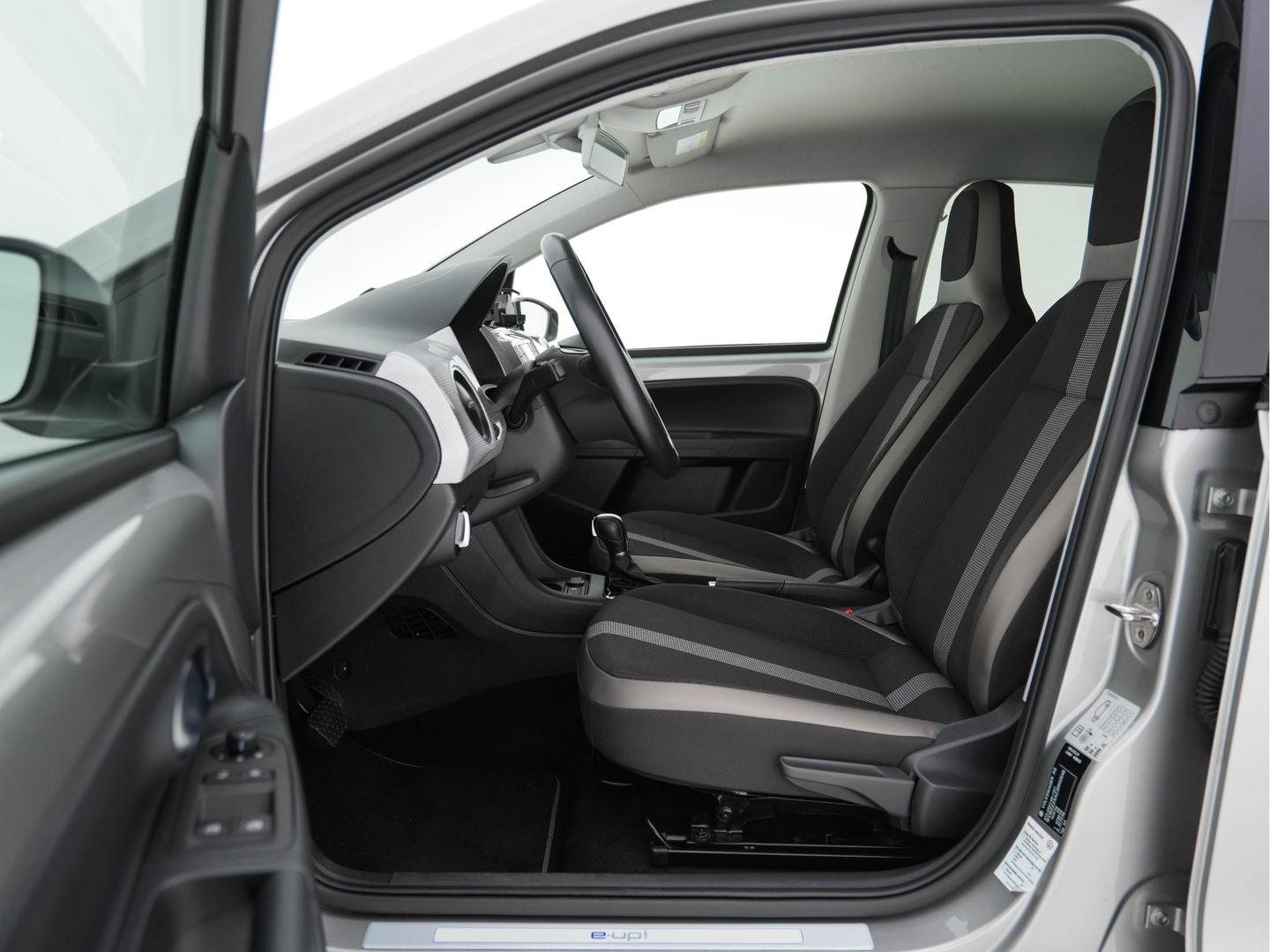Volkswagen e-Up! Aut. *CCS-FASTLOADER | COMFORT-SEATS | AIRCO | HEATED-SEATS | CRUISE | AMBIENT-LIGHT | DAB+ | 15''ALU*