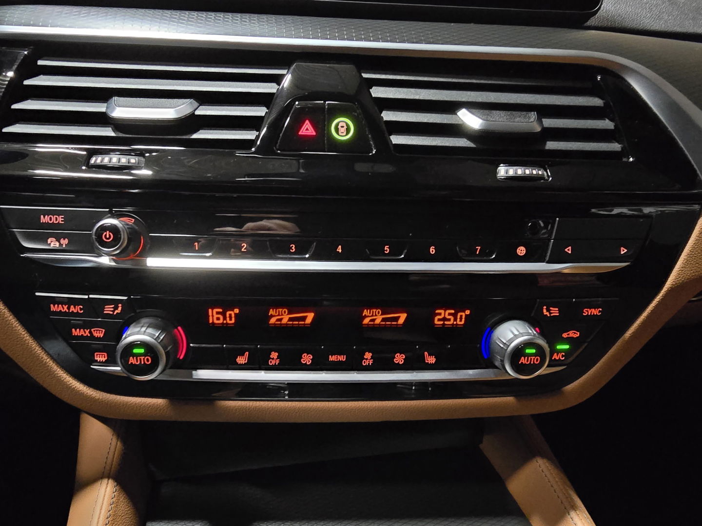 BMW 5 Serie Touring 530e xDrive Business Edition Plus M-Sport Pano Leder Camera Trekhaak