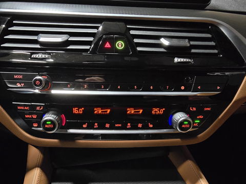 BMW 5 Serie Touring 530e xDrive Business Edition Plus M-Sport Pano Leder Camera Trekhaak