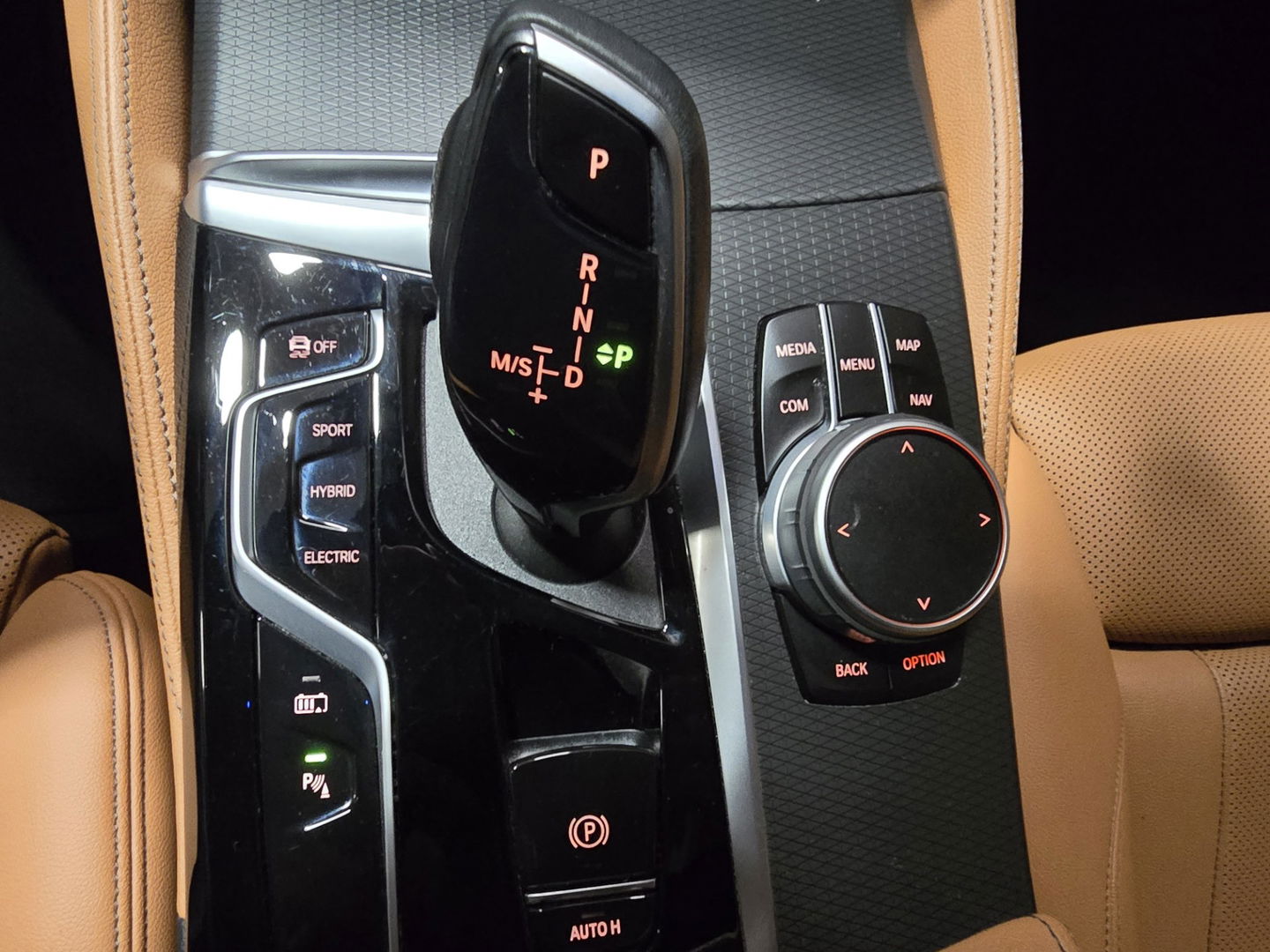 BMW 5 Serie Touring 530e xDrive Business Edition Plus M-Sport Pano Leder Camera Trekhaak