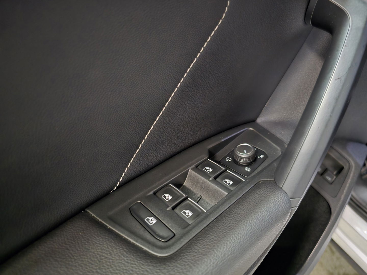 Volkswagen Tiguan 1.4 TSI eHybrid R-Line Business Blackstyle Pano 19"LM