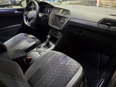 Volkswagen Tiguan 1.4 TSI eHybrid R-Line Business Blackstyle Pano 19"LM