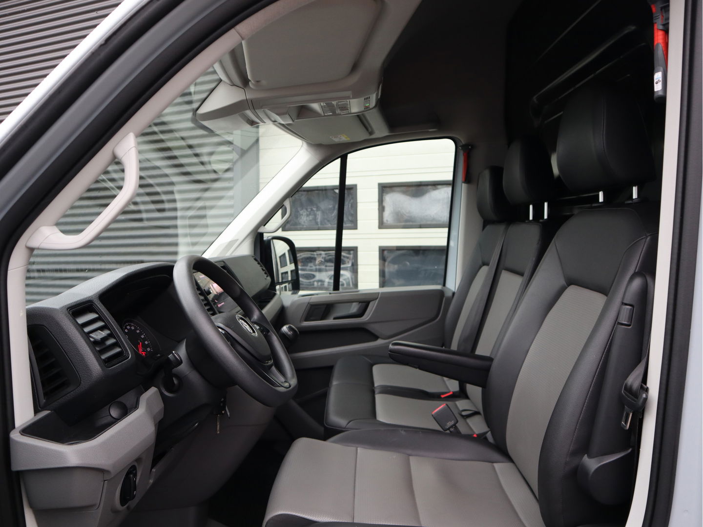 Volkswagen Crafter 35 2.0 TDI 141pk Euro 6 L3H3 - Trekhaak - LED - Camera - Cruise