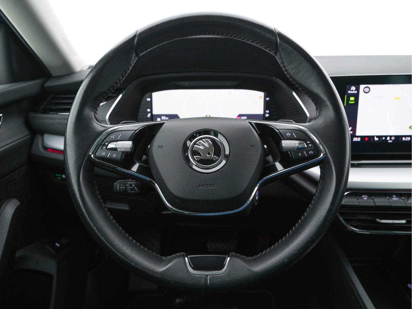 Škoda Octavia Combi 2.0 TDI Aut. *ADAPTIVE-CRUISE | FULL-LED | DIGI-COCKPIT | KEYLESS | DAB+ | NAVI-FULLMAP | ECC | PDC | TOWBAR | APP.CONNECT  | AMBIENT-LIGHT | SHIFT-PADDLES | COMFORT-SEATS | 18''ALU*