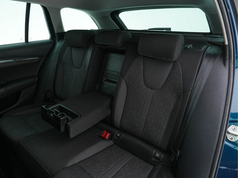 Škoda Octavia Combi 2.0 TDI Aut. *ADAPTIVE-CRUISE | FULL-LED | DIGI-COCKPIT | KEYLESS | DAB+ | NAVI-FULLMAP | ECC | PDC | TOWBAR | APP.CONNECT  | AMBIENT-LIGHT | SHIFT-PADDLES | COMFORT-SEATS | 18''ALU*