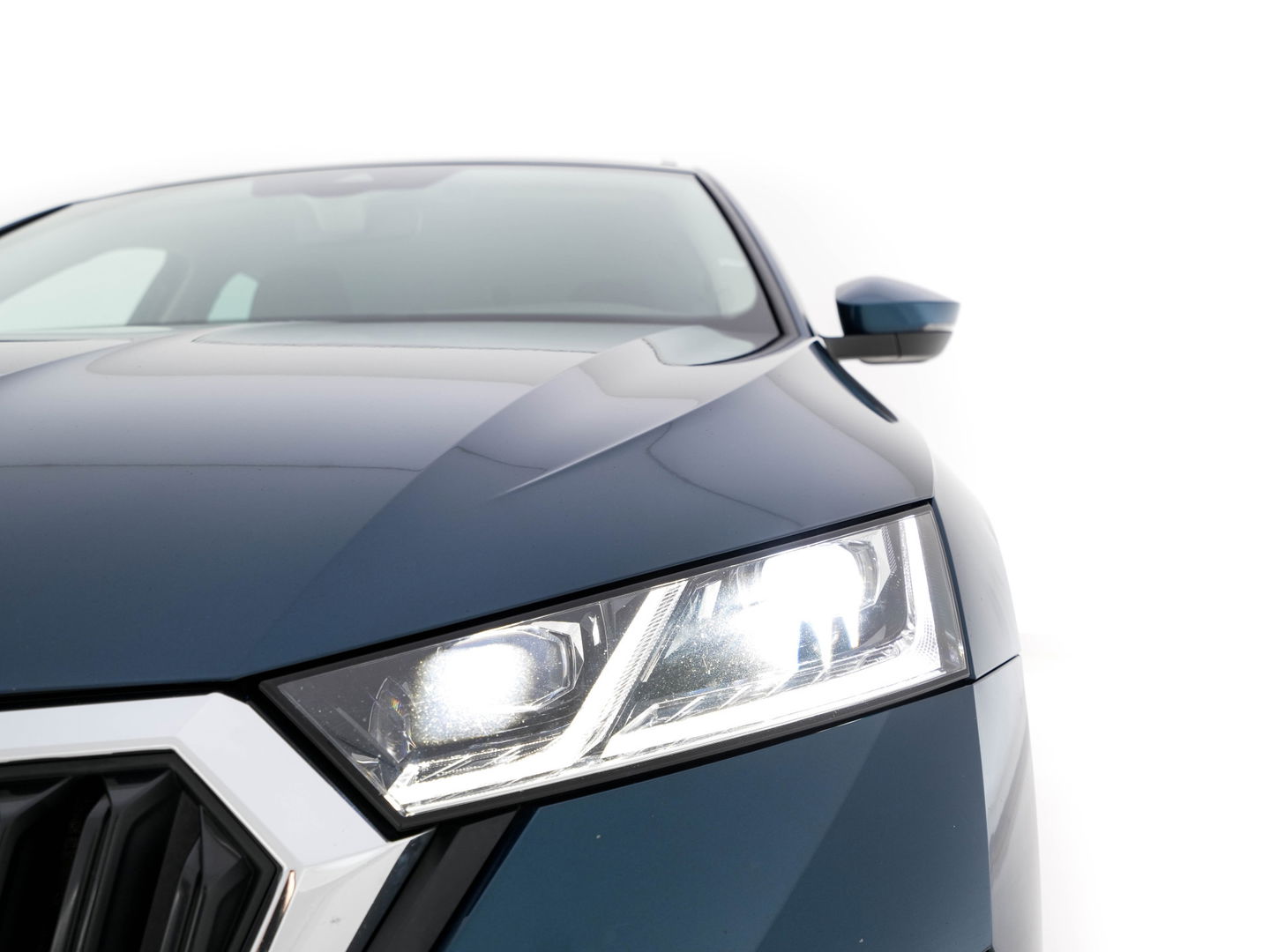 Škoda Octavia Combi 2.0 TDI Aut. *ADAPTIVE-CRUISE | FULL-LED | DIGI-COCKPIT | KEYLESS | DAB+ | NAVI-FULLMAP | ECC | PDC | TOWBAR | APP.CONNECT | AMBIENT-LIGHT | SHIFT-PADDLES | COMFORT-SEATS | 18''ALU*