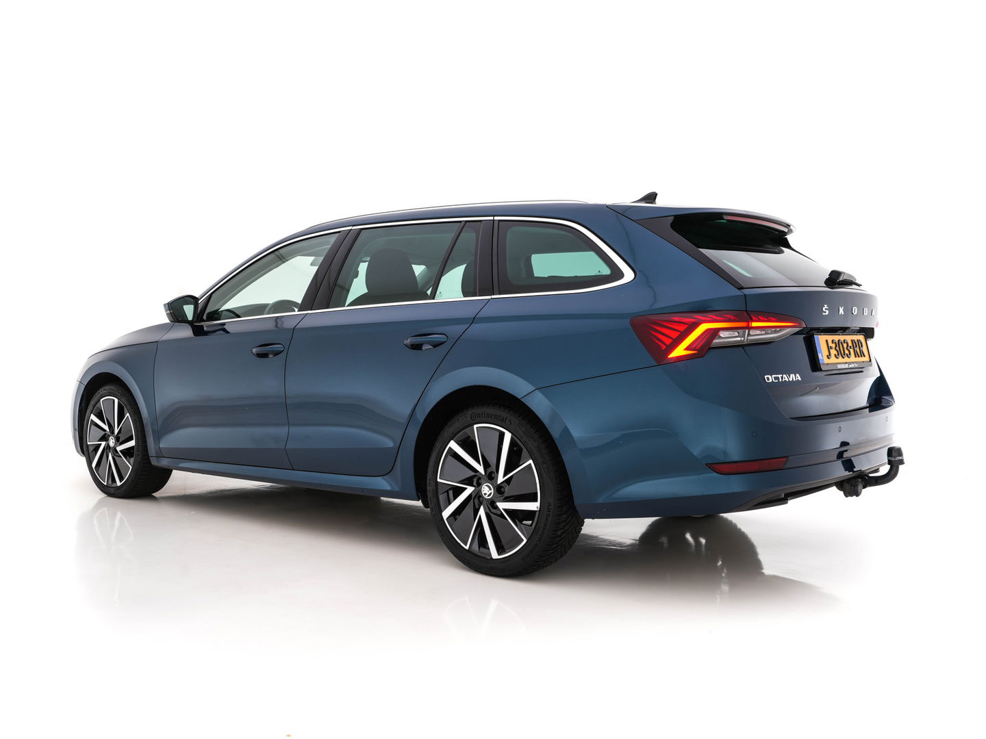 Škoda Octavia Combi 2.0 TDI Aut. *ADAPTIVE-CRUISE | FULL-LED | DIGI-COCKPIT | KEYLESS | DAB+ | NAVI-FULLMAP | ECC | PDC | TOWBAR | APP.CONNECT  | AMBIENT-LIGHT | SHIFT-PADDLES | COMFORT-SEATS | 18''ALU*