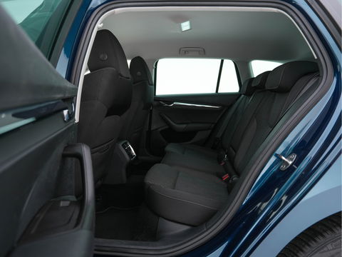 Škoda Octavia Combi 2.0 TDI Aut. *ADAPTIVE-CRUISE | FULL-LED | DIGI-COCKPIT | KEYLESS | DAB+ | NAVI-FULLMAP | ECC | PDC | TOWBAR | APP.CONNECT  | AMBIENT-LIGHT | SHIFT-PADDLES | COMFORT-SEATS | 18''ALU*