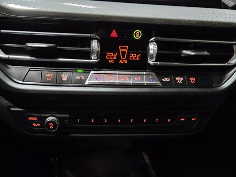 BMW 1-serie 118i High Executive Sport Line Pano LED VCP PDC Trekhaak LM