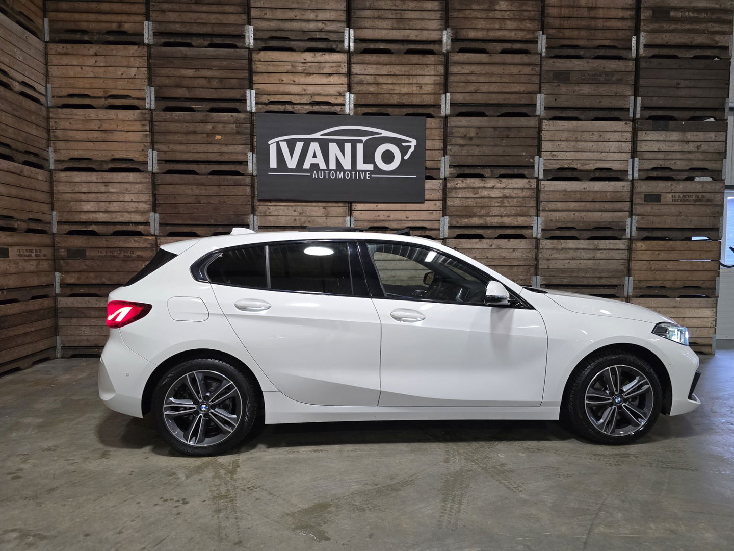 BMW 1-serie 118i High Executive Sport Line Pano LED VCP PDC Trekhaak LM