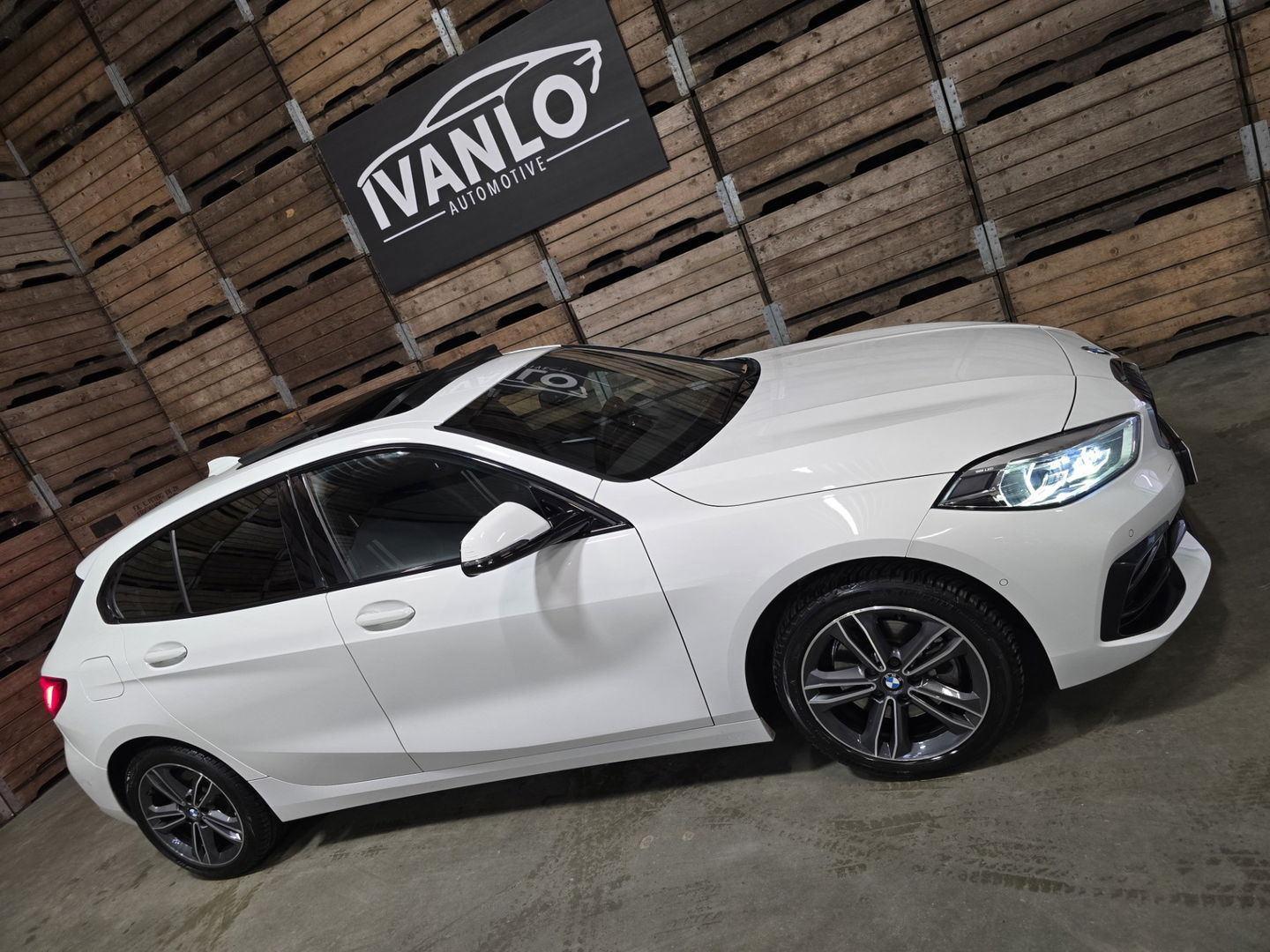 BMW 1-serie 118i High Executive Sport Line Pano LED VCP PDC Trekhaak LM