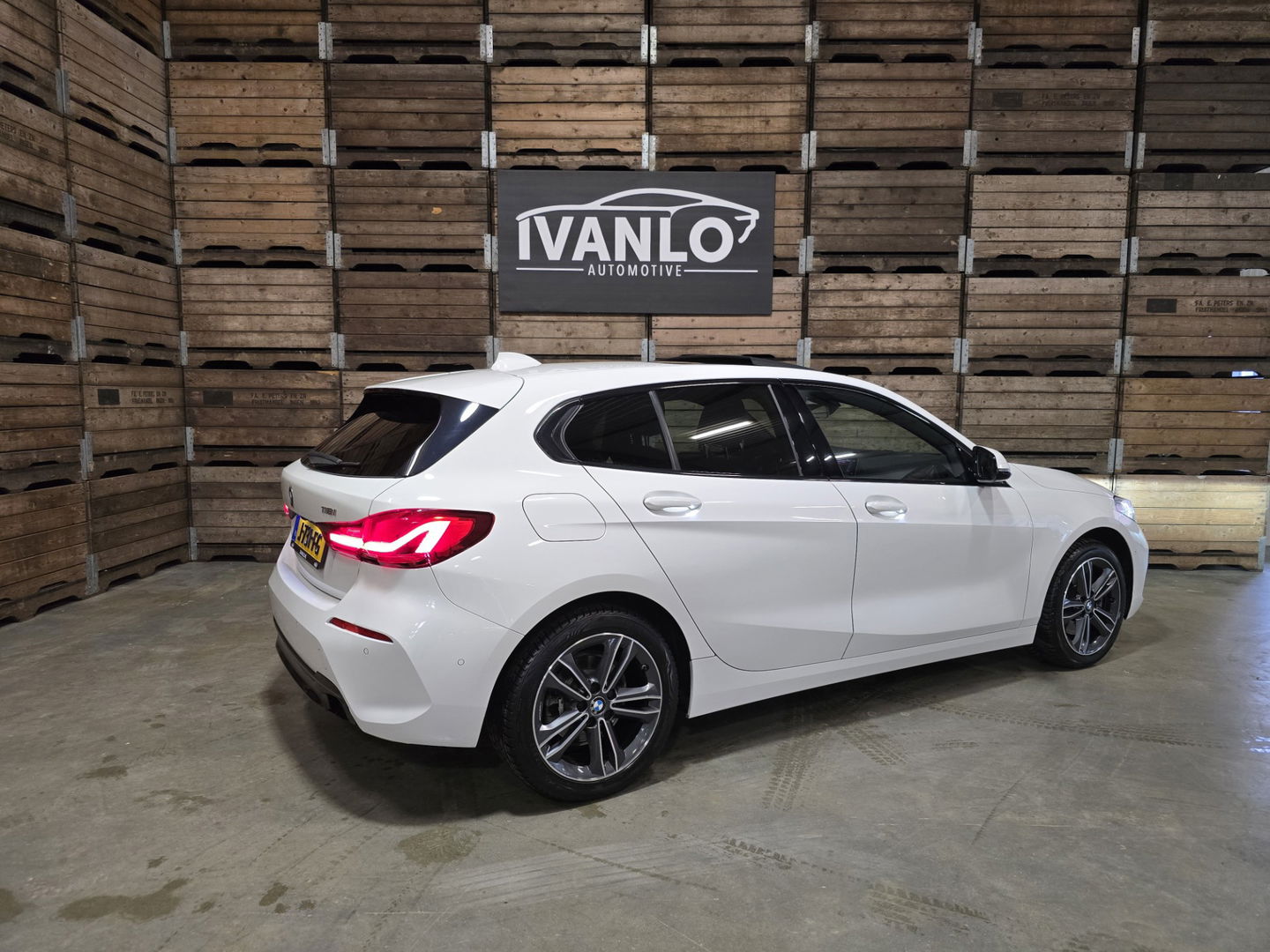 BMW 1-serie 118i High Executive Sport Line Pano LED VCP PDC Trekhaak LM