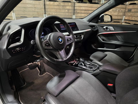 BMW 1-serie 118i High Executive Sport Line Pano LED VCP PDC Trekhaak LM