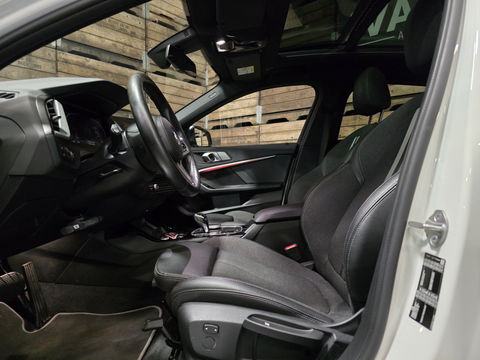 BMW 1-serie 118i High Executive Sport Line Pano LED VCP PDC Trekhaak LM