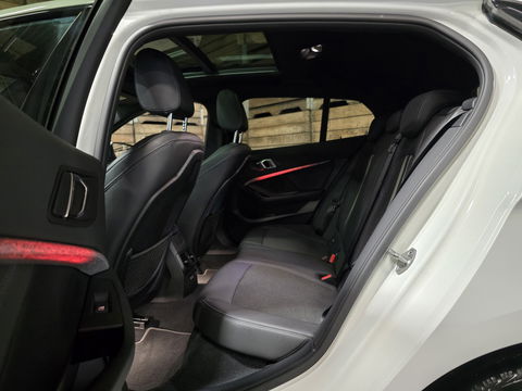 BMW 1-serie 118i High Executive Sport Line Pano LED VCP PDC Trekhaak LM