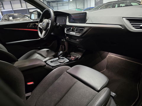 BMW 1-serie 118i High Executive Sport Line Pano LED VCP PDC Trekhaak LM