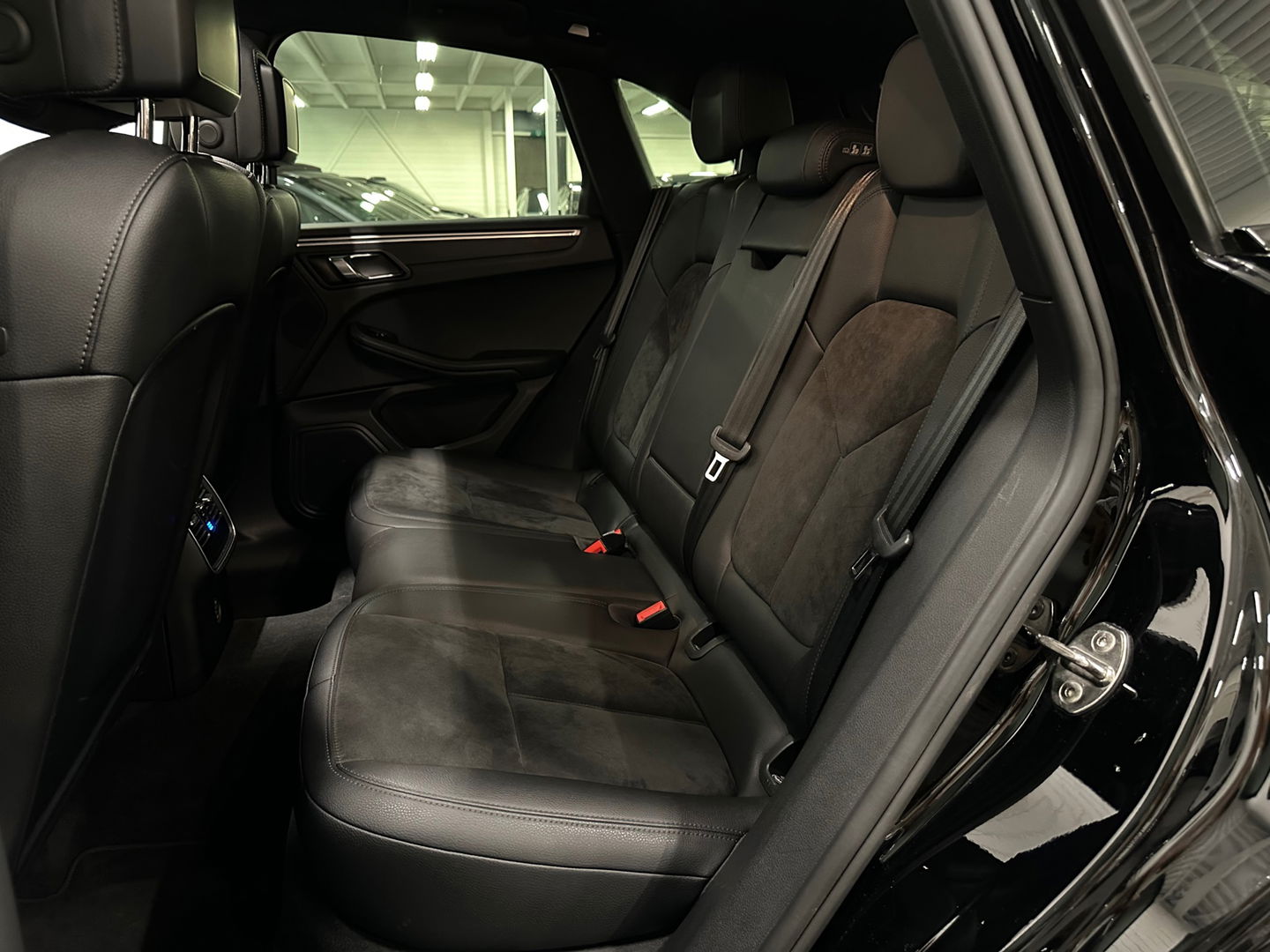 Porsche Macan 2.0 252PK Panorama|ACC|Trekhaak|21”|Alcantara
